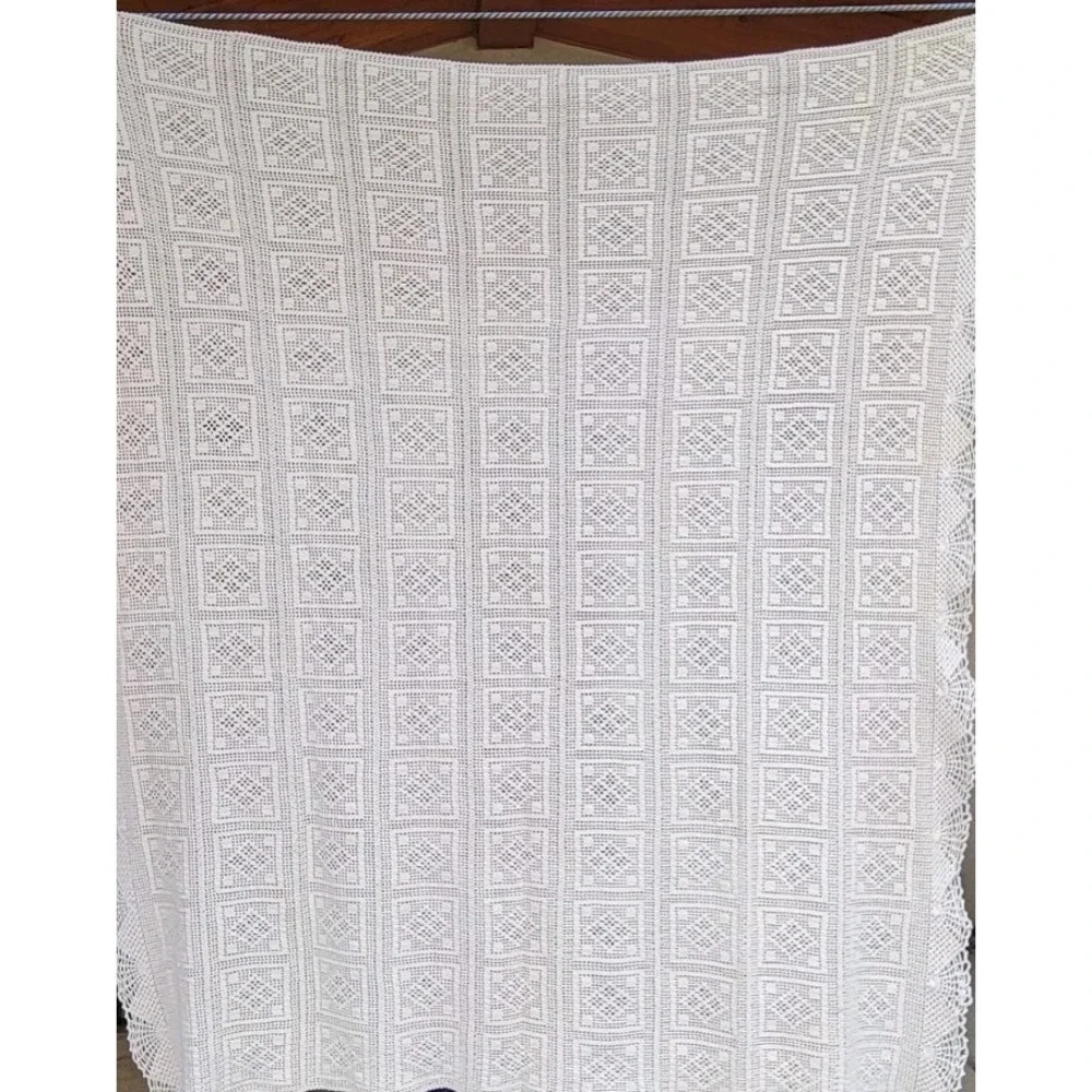 Vintage Handmade Filet Crochet Bedspread Tablecloth 64x80 White Cotton Lace